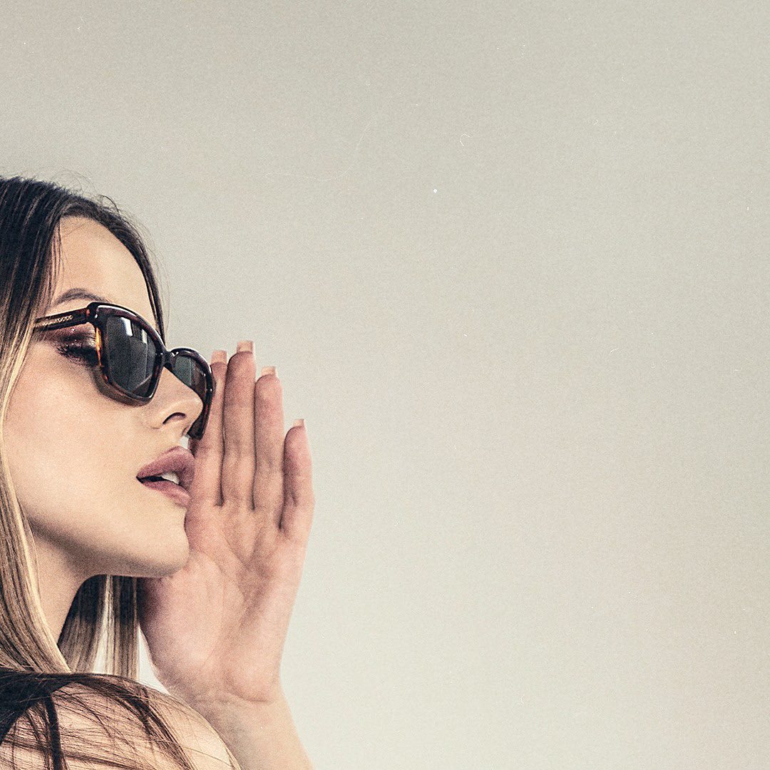 "Olhos nos olhos, olhar apaixonante. Neste Dia dos Namorados, presenteie seu amor com um acessório que reflete seu estilo único: óculos Leven! Além da qualidade premium que você conhece e de proteger os olhos, os óculos de sol ou de grau LVN são símbolo de personalidade e elegância. Surpreenda seu amor com um presente que enxerga além das palavras, mostrando o quanto você se importa com seu estilo e bem-estar. Feliz Dia dos Namorados 

#vadeleven #sunglass #gilf #namorados