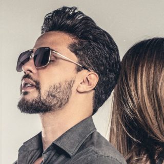 "Olhos nos olhos, olhar apaixonante. Neste Dia dos Namorados, presenteie seu amor com um acessório que reflete seu estilo único: óculos Leven! Além da qualidade premium que você conhece e de proteger os olhos, os óculos de sol ou de grau LVN são símbolo de personalidade e elegância. Surpreenda seu amor com um presente que enxerga além das palavras, mostrando o quanto você se importa com seu estilo e bem-estar. Feliz Dia dos Namorados 

#vadeleven #sunglass #gilf #namorados