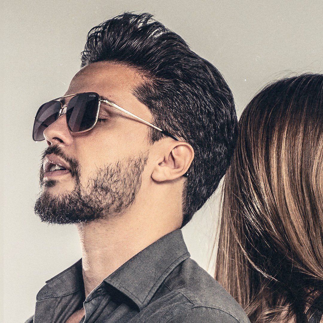 "Olhos nos olhos, olhar apaixonante. Neste Dia dos Namorados, presenteie seu amor com um acessório que reflete seu estilo único: óculos Leven! Além da qualidade premium que você conhece e de proteger os olhos, os óculos de sol ou de grau LVN são símbolo de personalidade e elegância. Surpreenda seu amor com um presente que enxerga além das palavras, mostrando o quanto você se importa com seu estilo e bem-estar. Feliz Dia dos Namorados 

#vadeleven #sunglass #gilf #namorados